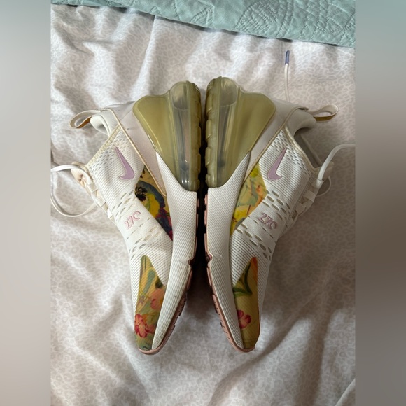 Women’s Nike Air Max 270 - Picture 2 of 5